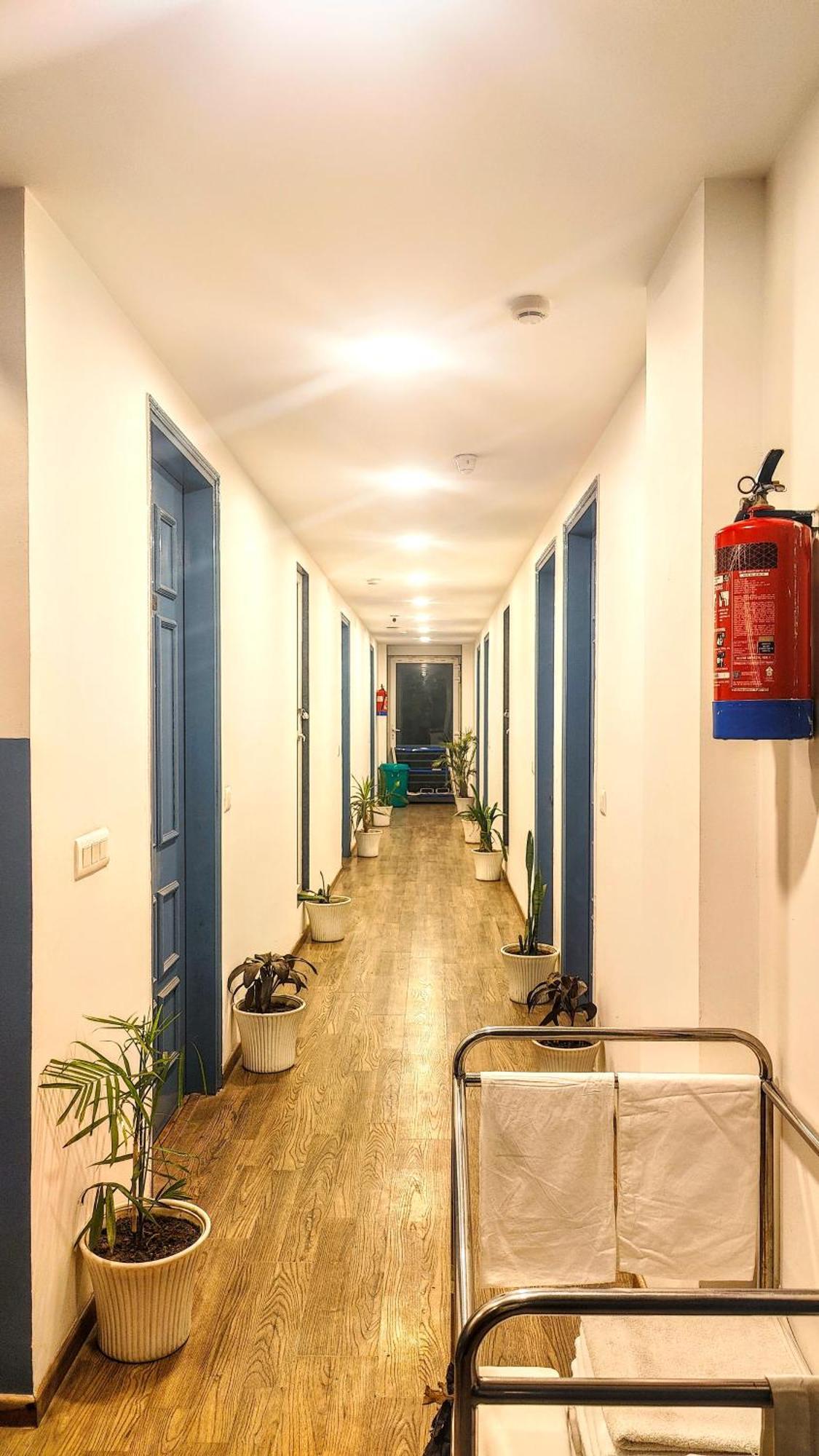 Mavens White Artemis Hospital Road Sector 52 Gurgaon Hotel Buitenkant foto