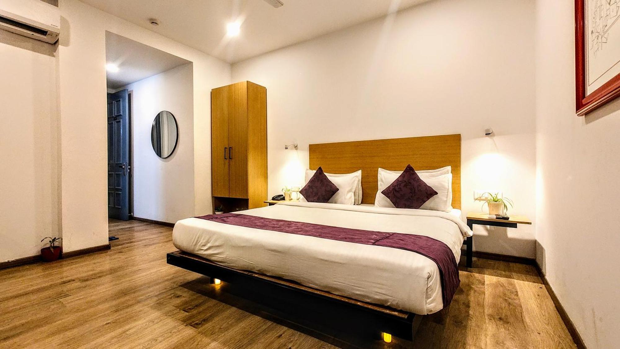 Mavens White Artemis Hospital Road Sector 52 Gurgaon Hotel Buitenkant foto