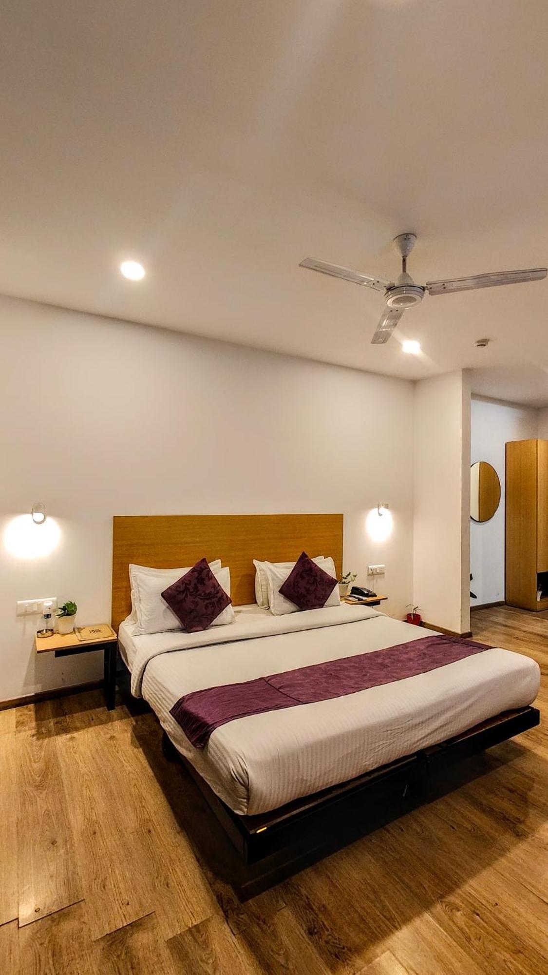 Mavens White Artemis Hospital Road Sector 52 Gurgaon Hotel Buitenkant foto