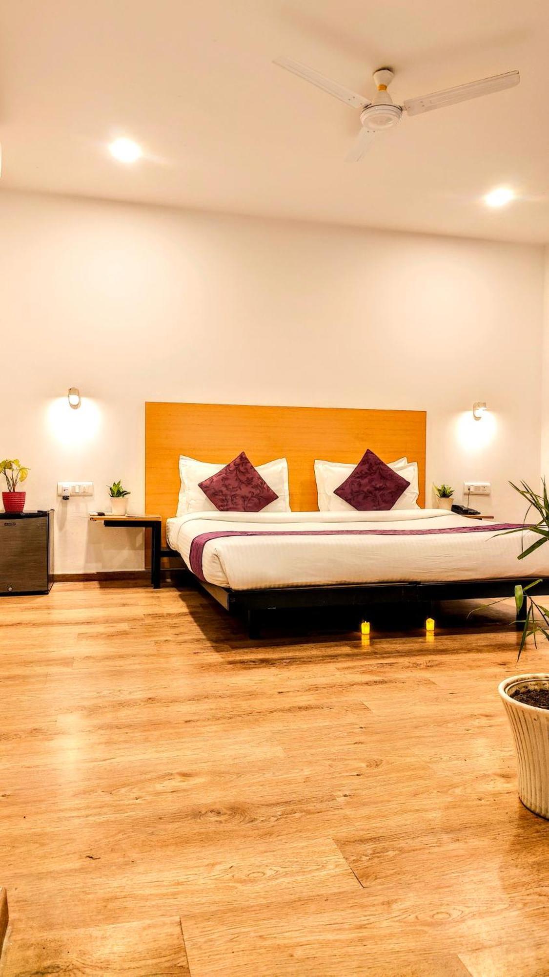 Mavens White Artemis Hospital Road Sector 52 Gurgaon Hotel Buitenkant foto