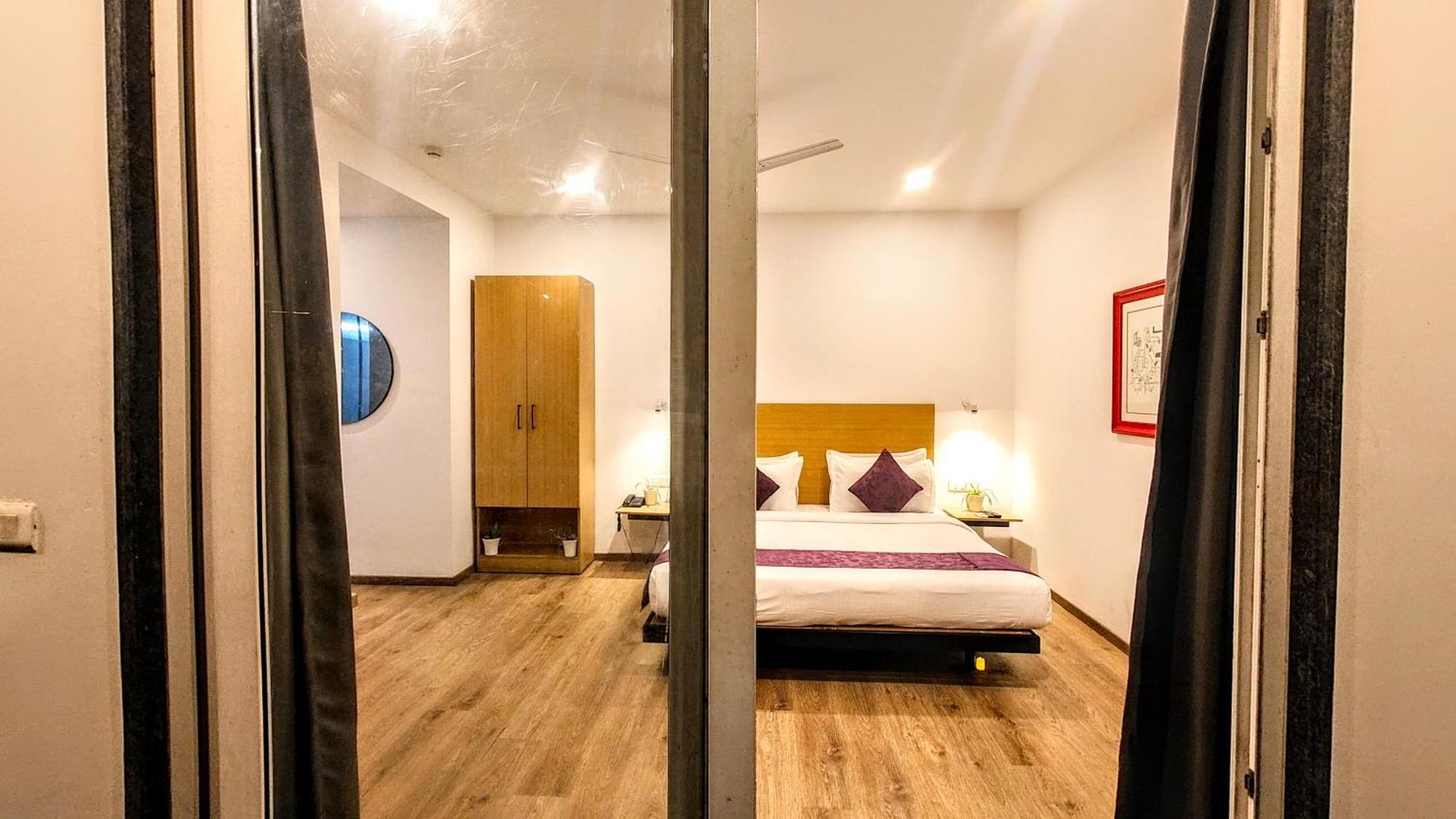 Mavens White Artemis Hospital Road Sector 52 Gurgaon Hotel Buitenkant foto