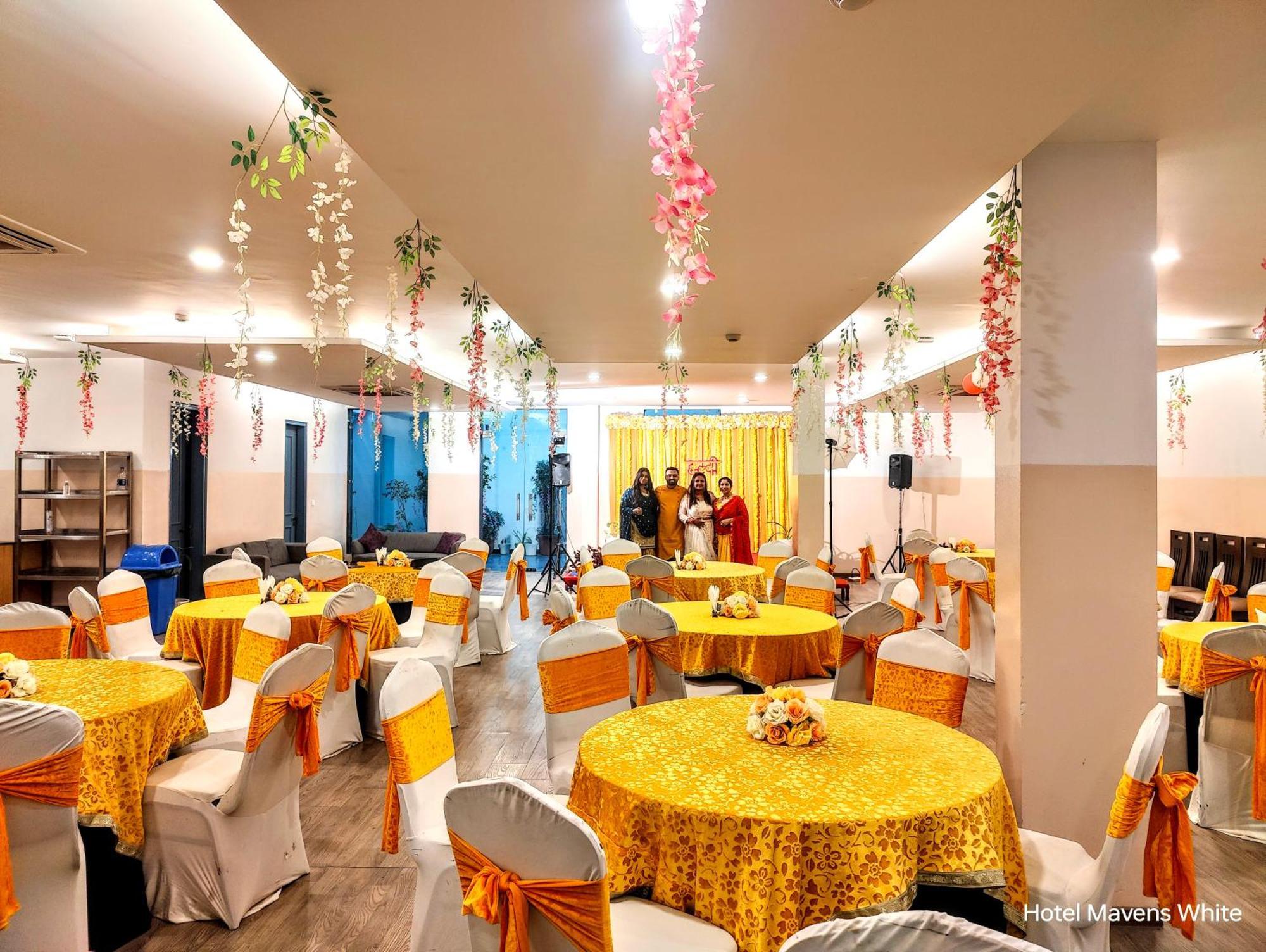 Mavens White Artemis Hospital Road Sector 52 Gurgaon Hotel Buitenkant foto