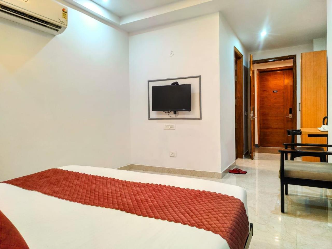 Mavens White Artemis Hospital Road Sector 52 Gurgaon Hotel Buitenkant foto
