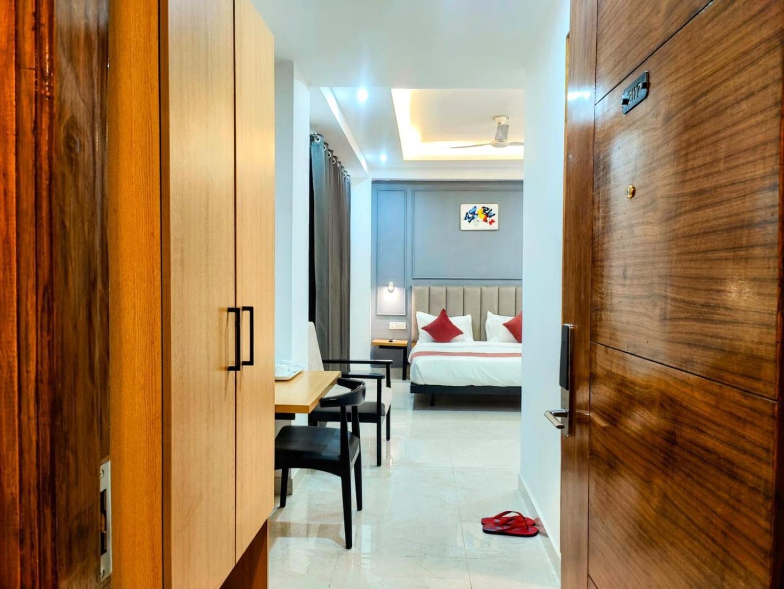 Mavens White Artemis Hospital Road Sector 52 Gurgaon Hotel Buitenkant foto