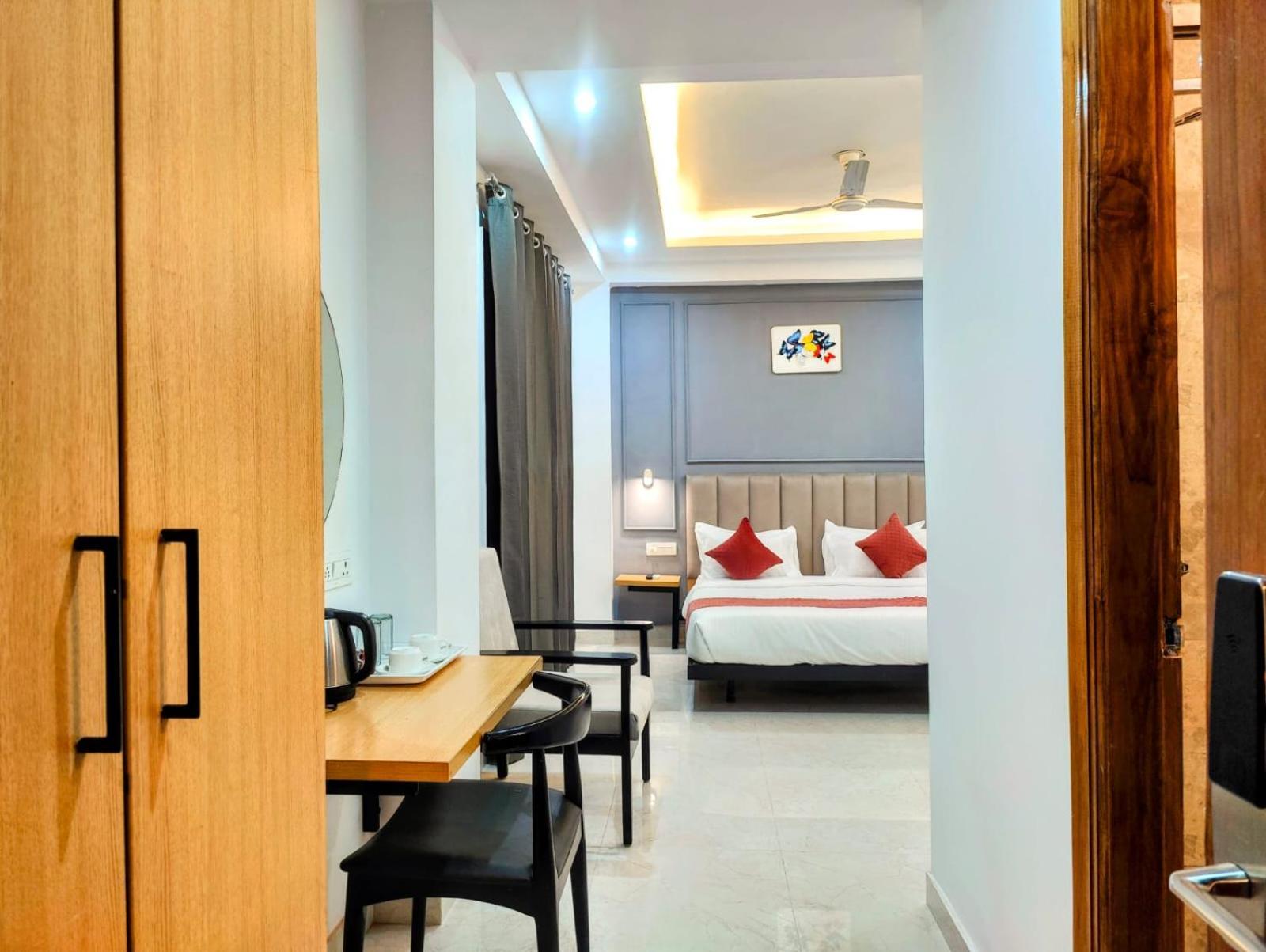 Mavens White Artemis Hospital Road Sector 52 Gurgaon Hotel Buitenkant foto