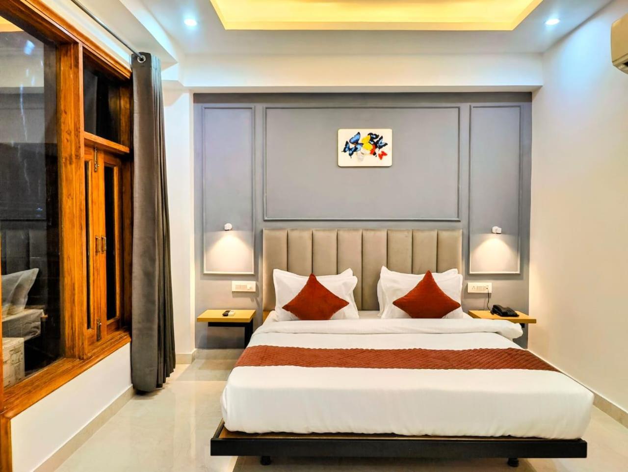 Mavens White Artemis Hospital Road Sector 52 Gurgaon Hotel Buitenkant foto